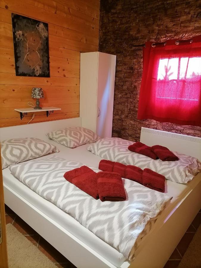 Apartma Suzy Pobegi Екстериор снимка